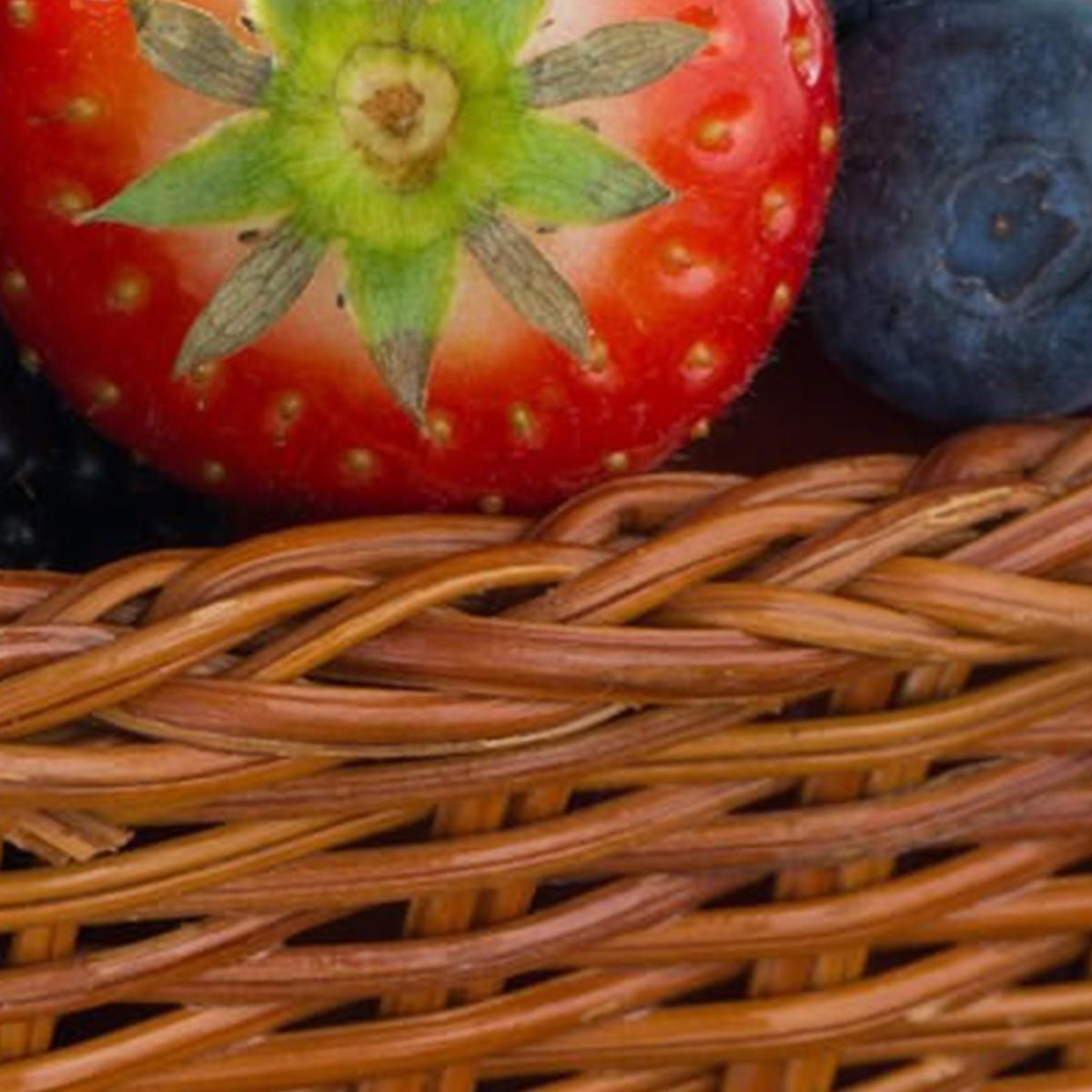 Modern Painting Basket Of Fresh Berries foo22 canvas print